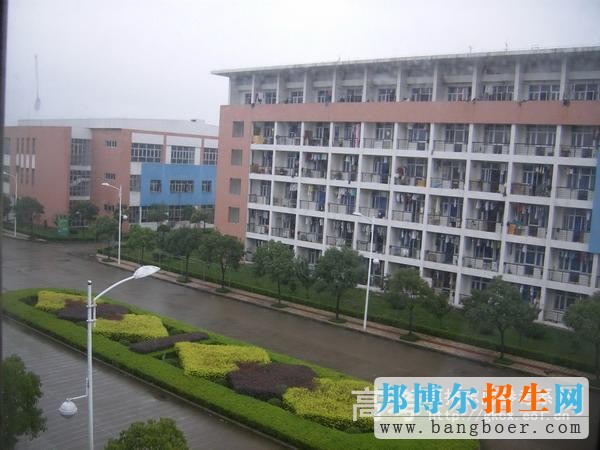淮北職業(yè)技術(shù)學院校園一角4833