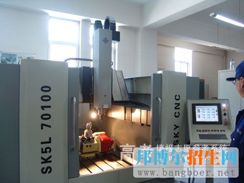 包頭職業(yè)技術(shù)學院校園一角3321