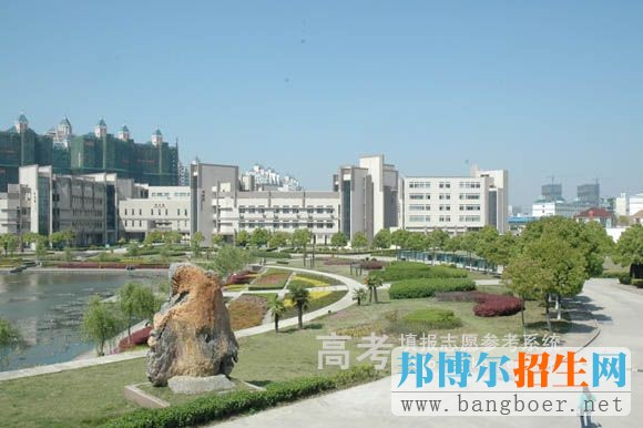 安徽醫(yī)學高等?？茖W校校園一角4600