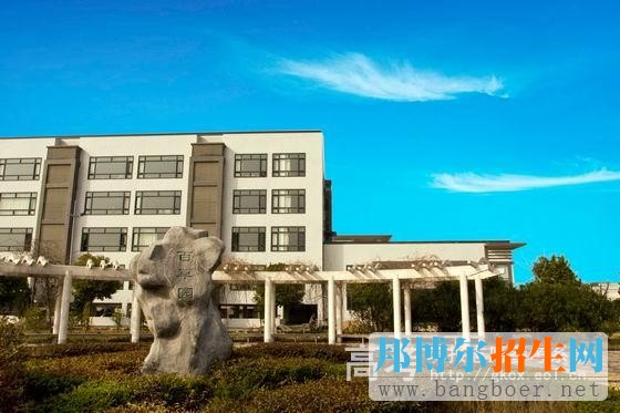 安徽中醫(yī)藥高等?？茖W(xué)校校園一角4656