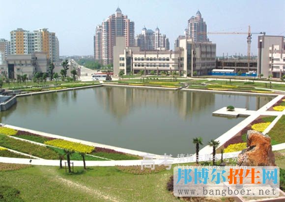 安徽醫(yī)學(xué)高等?？茖W(xué)校校園一角4594