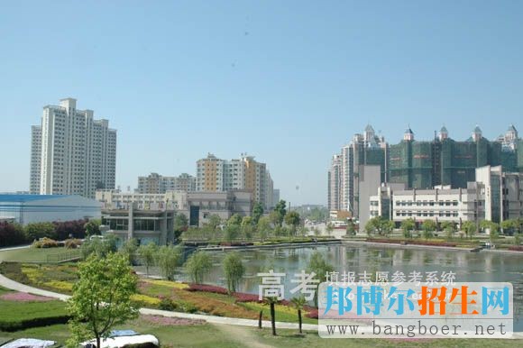 安徽醫(yī)學(xué)高等?？茖W(xué)校校園一角4611