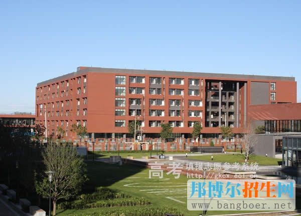 北京第二外國語學院中瑞酒店管理學院校園一角963
