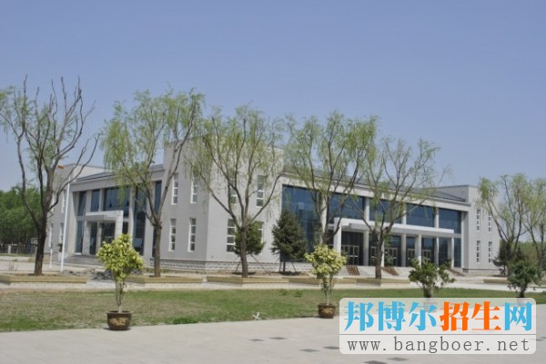 遼寧現(xiàn)代服務職業(yè)技術學院校園一角4784