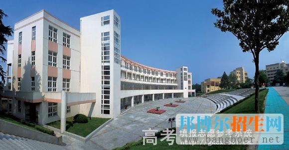 南京財(cái)經(jīng)大學(xué)紅山學(xué)院校園一角2021