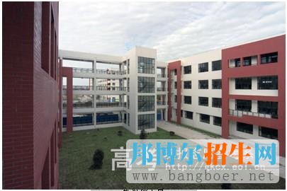 上海工藝美術(shù)職業(yè)學院校園一角1130