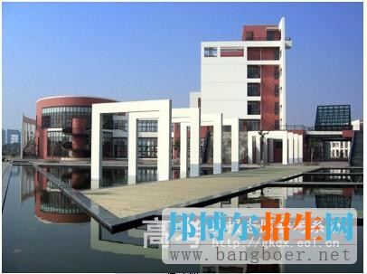 上海工藝美術(shù)職業(yè)學院校園一角1145