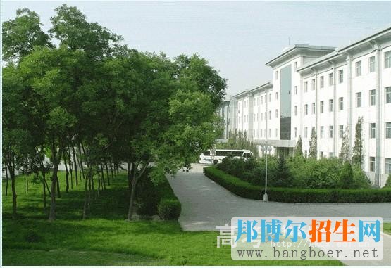 寧夏財經(jīng)職業(yè)技術學院校園一角5643