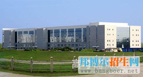 安徽體育運動職業(yè)技術學院校園一角5330