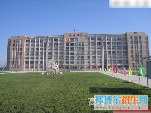 西安醫(yī)學(xué)高等?？茖W(xué)校校園一角4958