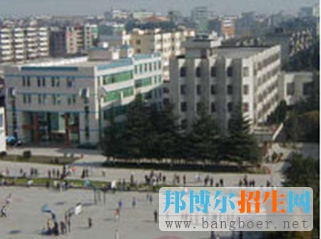 四川工商職業(yè)技術(shù)學院校園一角2605
