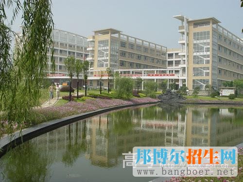 湖南大眾傳媒職業(yè)技術學院校園一角12048