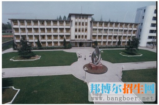 眉山職業(yè)技術(shù)學院校園一角2741