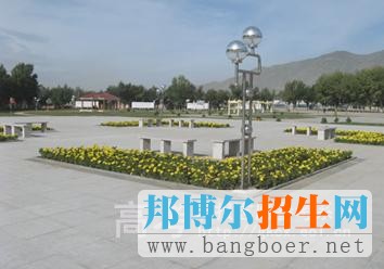 內蒙古經(jīng)貿(mào)外語職業(yè)學院校園一角3387