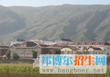 內蒙古經(jīng)貿(mào)外語職業(yè)學院校園一角3389