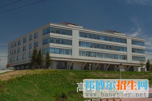 遼寧裝備制造職業(yè)技術(shù)學(xué)院校園一角4642