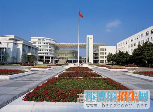 南京財(cái)經(jīng)大學(xué)校園一角2012
