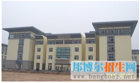 湖北中醫(yī)藥高等專科學校校園一角11297