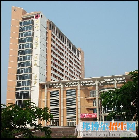 山東萬(wàn)杰醫(yī)學(xué)院校園一角7672