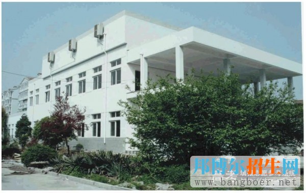 上?？茖W(xué)技術(shù)職業(yè)學(xué)院校園一角1134