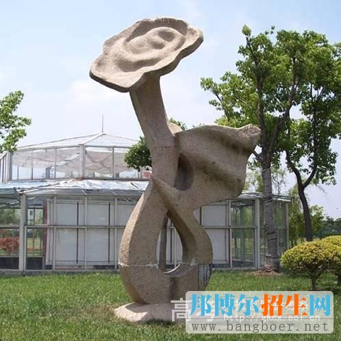 上海中醫(yī)藥大學(xué)中藥學(xué)院校園一角831