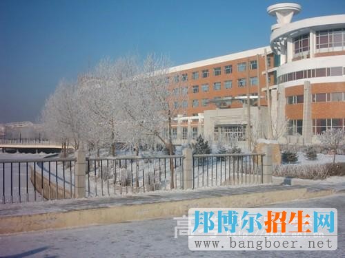長春職業(yè)技術(shù)學(xué)院校園一角5128
