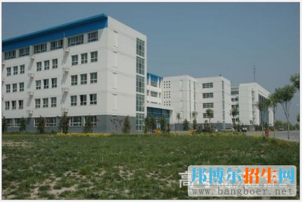 新鄉(xiāng)職業(yè)技術學院校園一角10702