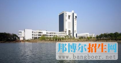 公共關(guān)系學(xué)專(zhuān)業(yè)堅(jiān)持基本理論知識(shí)與基本技能方法相結(jié)合的培養(yǎng)目標(biāo),培養(yǎng)適應(yīng)社會(huì)主義市場(chǎng)經(jīng)濟(jì)建設(shè)需要,具備扎實(shí)的公共關(guān)系專(zhuān)業(yè)知識(shí)與技能,德才兼?zhèn)涞膹氖鹿碴P(guān)系研究與實(shí)踐的高素質(zhì)、高水平的復(fù)合型人才。