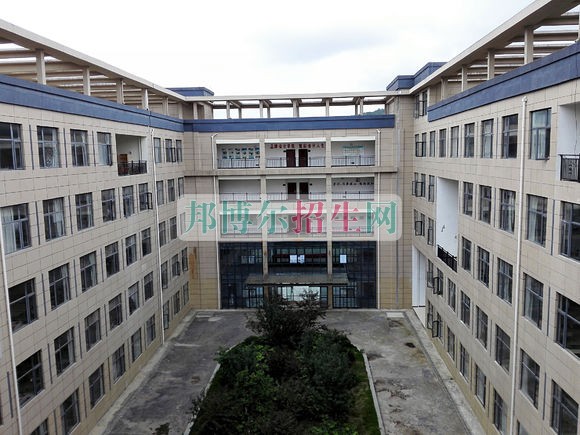 貴州商業(yè)高等專科學(xué)校學(xué)費(fèi)