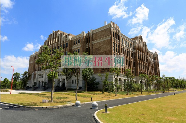 上海外國語大學(xué)賢達經(jīng)濟人文學(xué)院招生辦聯(lián)系電話