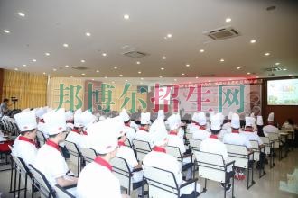 高中畢業(yè)學(xué)廚師好嗎