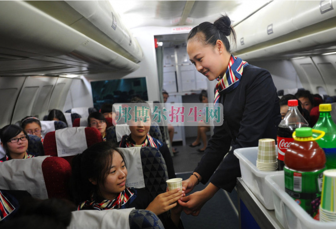 成都哪些學校有空中乘務(wù)