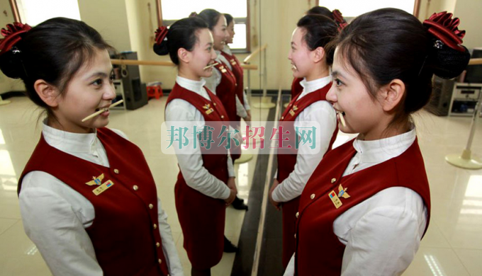 成都內(nèi)理科一?？罩谐藙?wù)大專學(xué)校