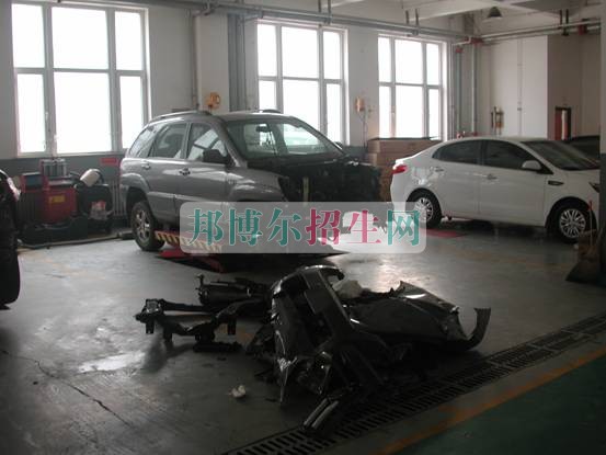 成都哪個汽車整形技術(shù)學校好