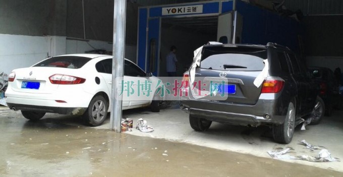 成都哪些大學有汽車整形技術(shù)大專
