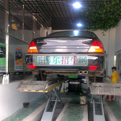 成都哪些大專(zhuān)學(xué)校有汽車(chē)整形技術(shù)