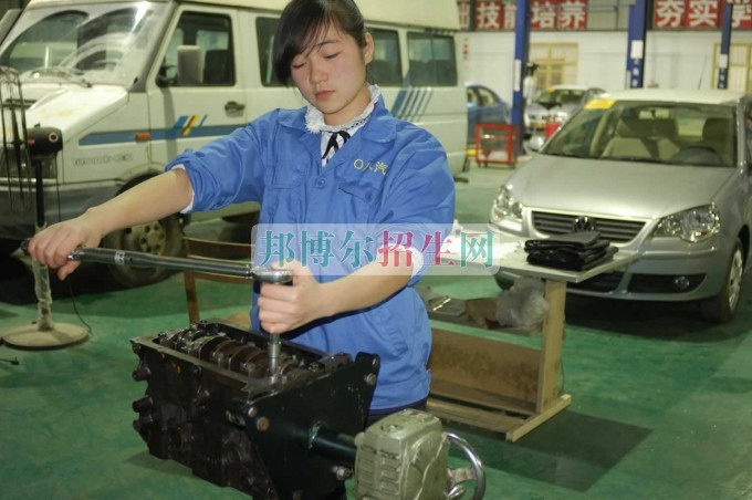 成都大專學校有汽車運用與維修
