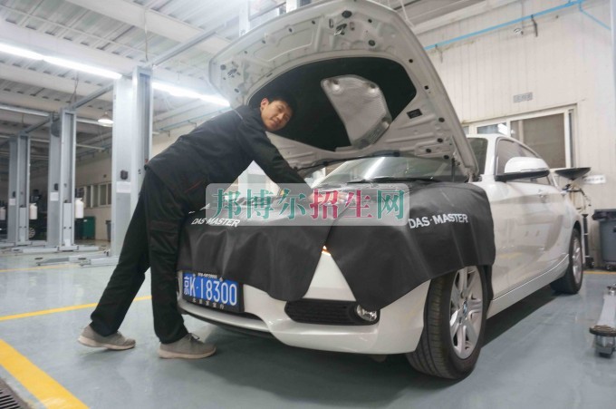 成都哪個(gè)學(xué)校有汽車(chē)運(yùn)用與維修養(yǎng)
