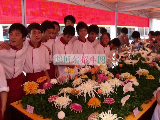 成都有什么烹飪工藝與營(yíng)養(yǎng)學(xué)校