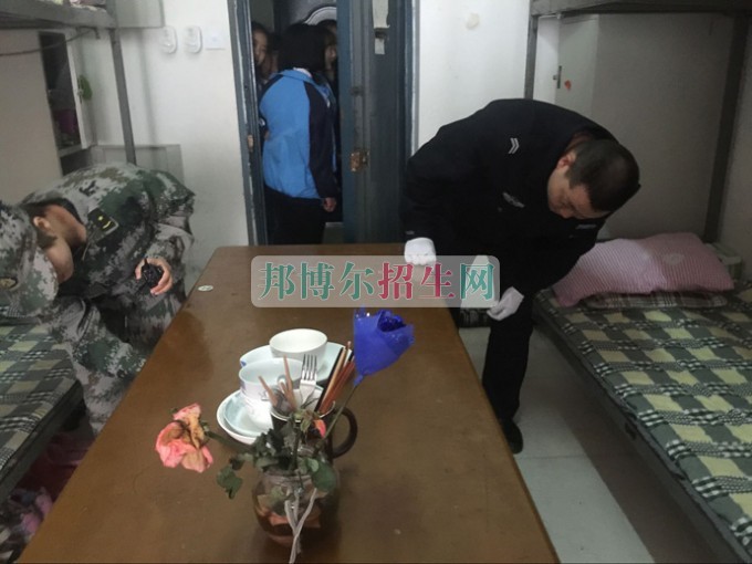 四川省簡(jiǎn)陽(yáng)市高級(jí)職業(yè)中學(xué)2017年春季管制刀具收繳