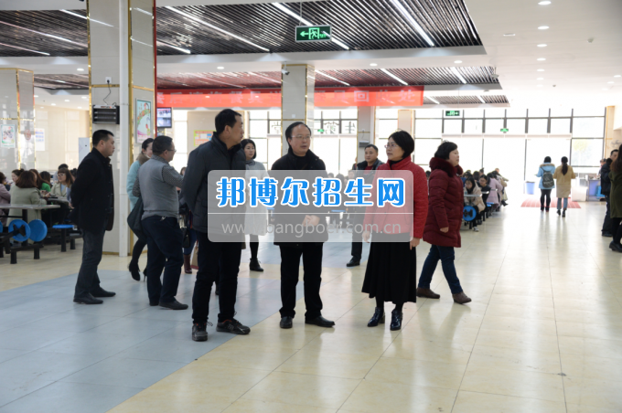 內(nèi)江市教育局檢查川南幼兒師范高等?？茖W(xué)校春季開學(xué)工作