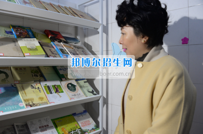 市委常委、宣傳部長(zhǎng)潘梅到川南幼兒師范高等專(zhuān)科學(xué)校調(diào)研思想政治工作