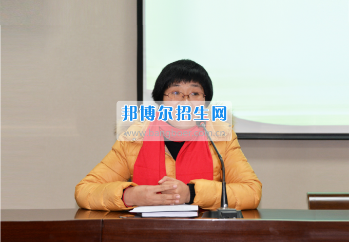 川南幼兒師范高等?？茖W(xué)校召開輔導(dǎo)員班主任工作例會(huì)加強(qiáng)和改進(jìn)學(xué)生思想政治工作