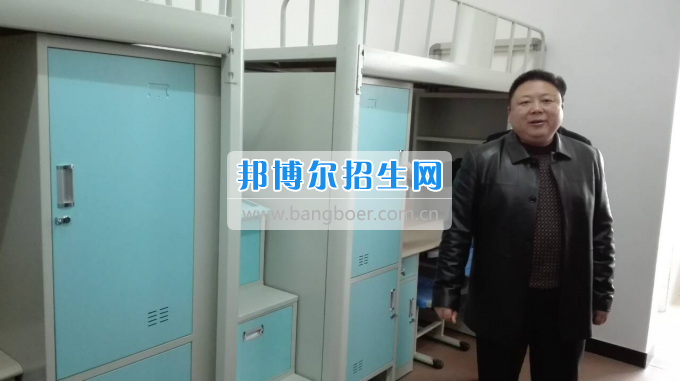 川北幼兒師范高等?？茖W校張廷鑫校長帶隊考察學生公寓設備