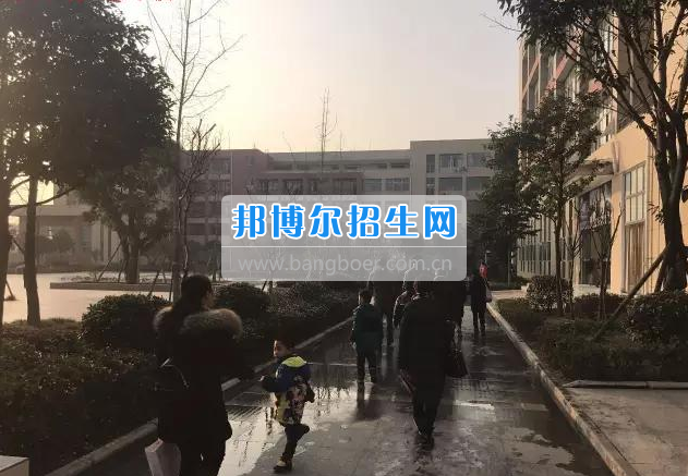 成都石化工業(yè)學(xué)校集體見證整合成效，凝心聚力攜手奮進(jìn)