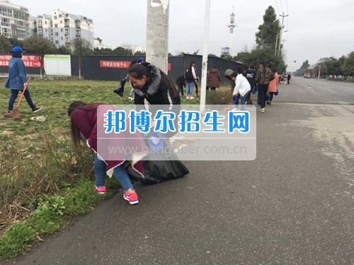 四川省新津縣職業(yè)高級(jí)中學(xué)開展“3•5 學(xué)雷鋒”系列活動(dòng)