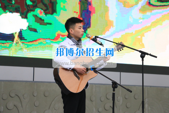 成都市洞子口職業(yè)高級(jí)中學(xué)舉行“成都，因我更美麗”主題開(kāi)學(xué)典禮