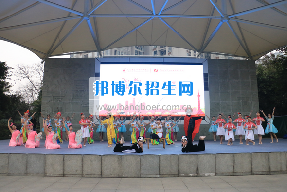 成都市洞子口職業(yè)高級(jí)中學(xué)舉行“成都，因我更美麗”主題開(kāi)學(xué)典禮