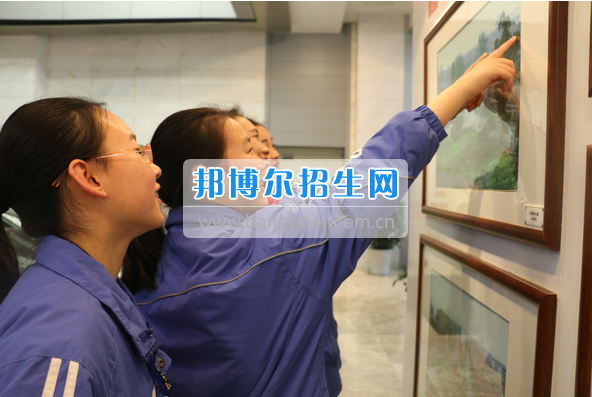 成都市洞子口職業(yè)高級(jí)中學(xué)舉行“成都，因我更美麗”主題開(kāi)學(xué)典禮