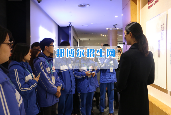 成都市洞子口職業(yè)高級(jí)中學(xué)舉行“成都，因我更美麗”主題開(kāi)學(xué)典禮